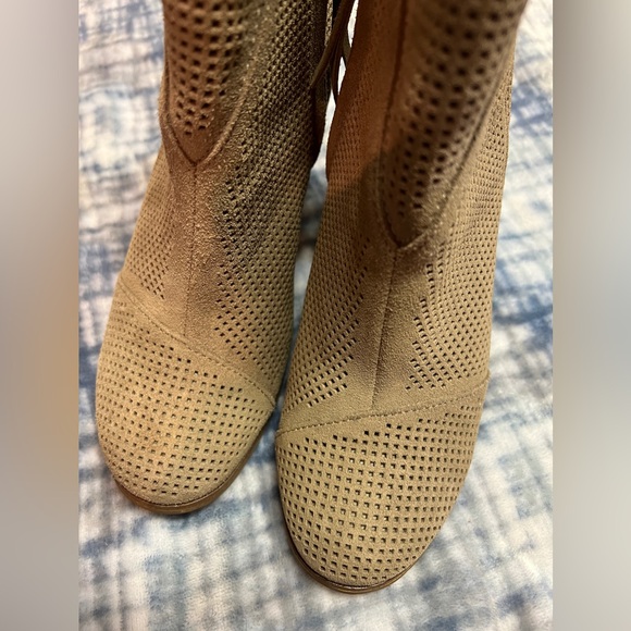 Toms Perforated Ankle Boots - Picture 7 of 7